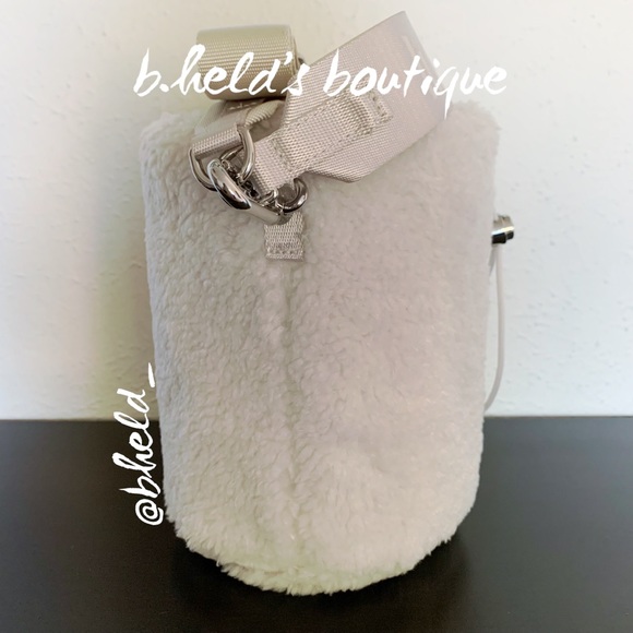 lululemon Crossbody Bucket Bag *Fleece 2.5L in White Opal One Size Brand New NWT - Picture 7 of 14